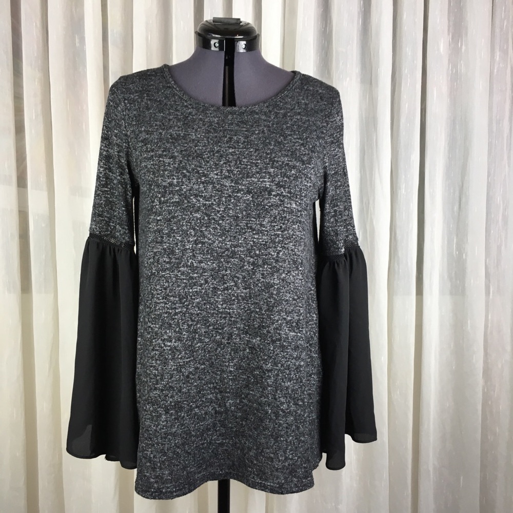 🦋 3 for $25 - Design Lab From Lord & Taylor Knit W/ Bell Sleeves